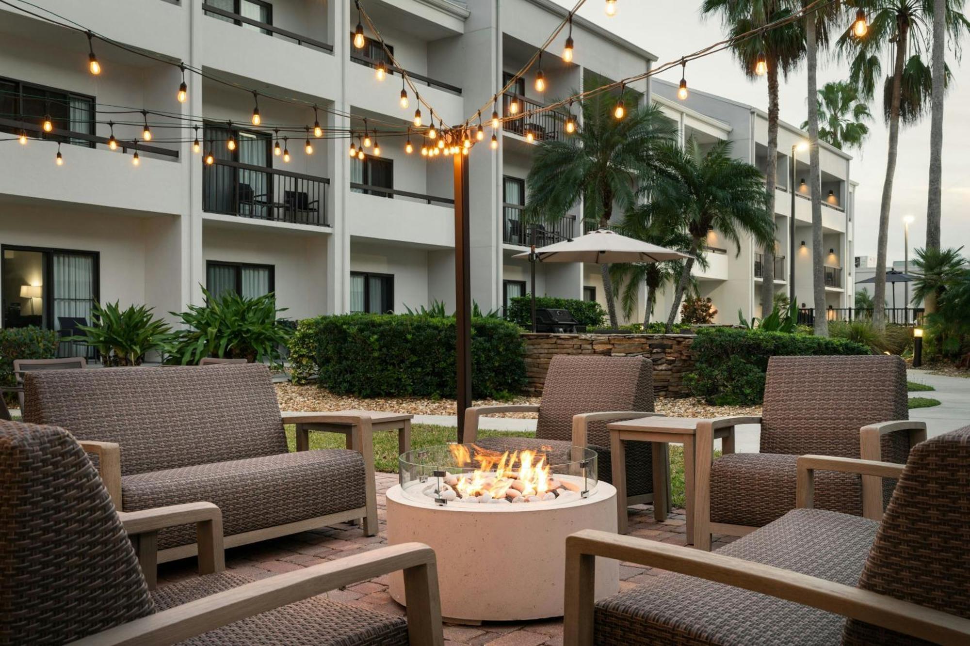 Hotel Courtyard Melbourne West Esterno foto